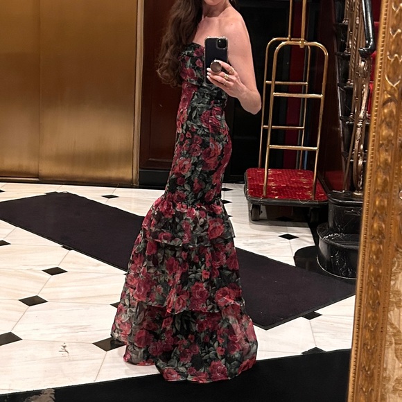 Lulu’s Floral Organza Maxi Dress - Picture 6 of 6